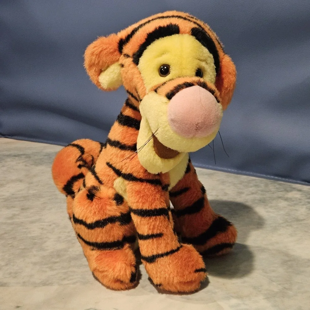 Vintage‎ Disneyland Explorer Winnie the Pooh Classic Tigger Plush Lot of 2